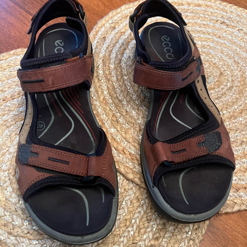 ECCO Women’s Men's Black and Brown Sandals EUR 40 preowned worn areas see photos